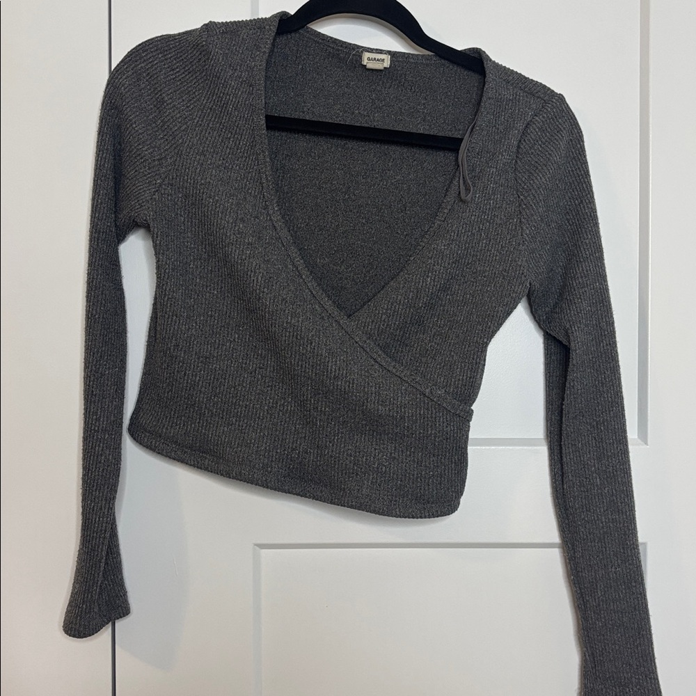 ✨ANY 2 FOR 15 ANY 3 FOR 20✨- Garage Heather Gray Cross Over Knit Crop Top